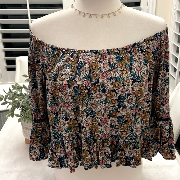 Forever 21 Tops - Forever 21 Boho Floral Off the Shoulder Top sz M EUC Gypsy Peasant Bell Sleeves